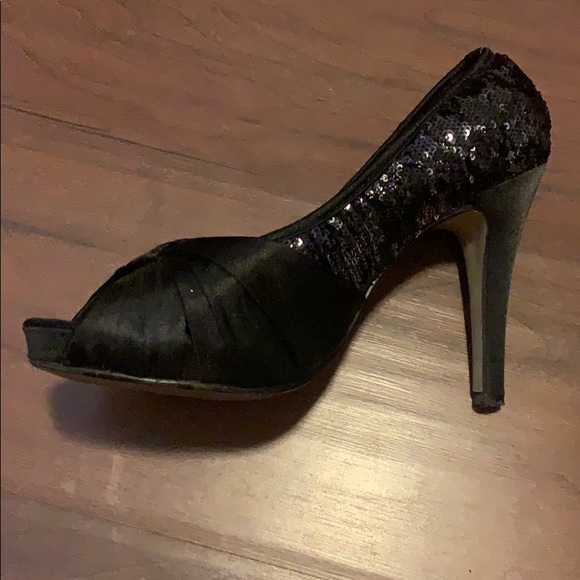 Black party heels - Picture 3 of 3